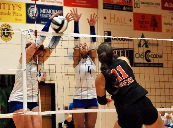 Tigers drop 5-set thriller to Cavaliers in district tourney